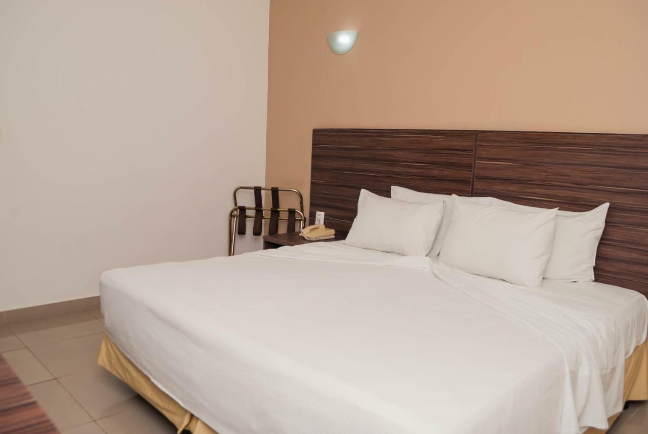 Abba Hotel Betim Esterno foto